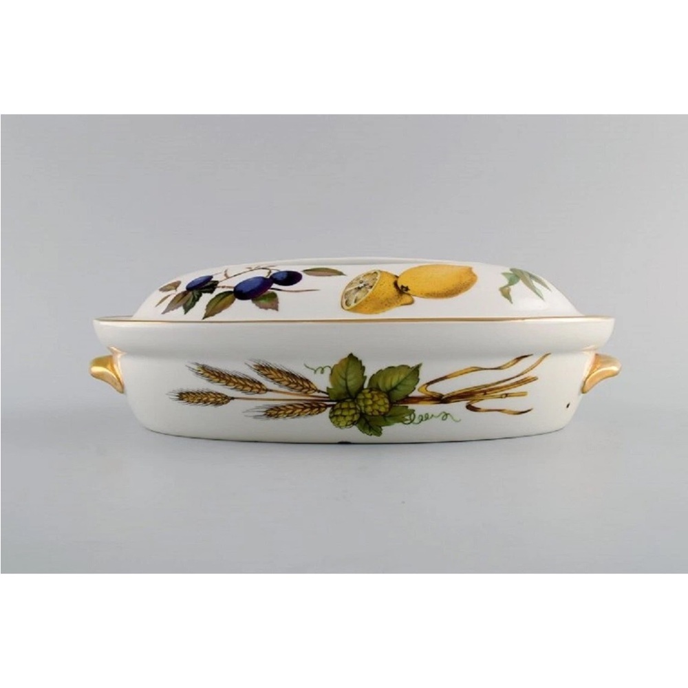 Royal Worcester, England. Evesham Lidded Porcelain Dish.
